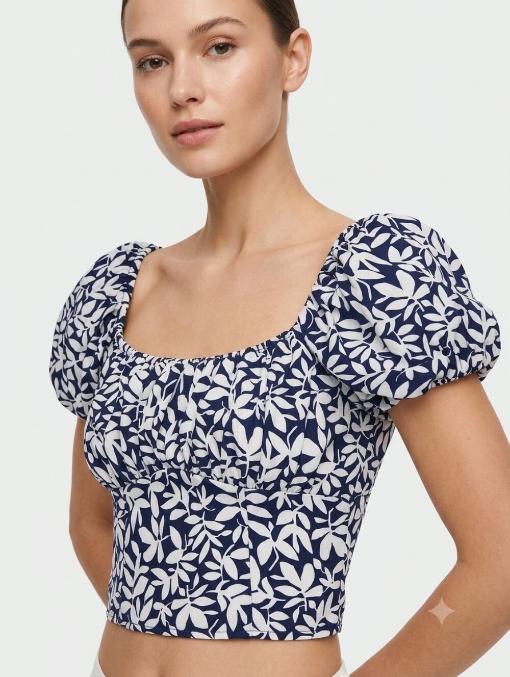 Abercrombie & Fitch ✨️ Women's Navy and White Floral Puff Sleeve Crop Top Size L